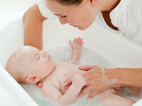 6个月宝宝发烧妈妈可以吃药么,6个月婴儿发烧需要一直守着么