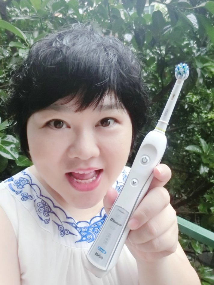 频繁“打飞的”，必备技能为面子形象工程背书