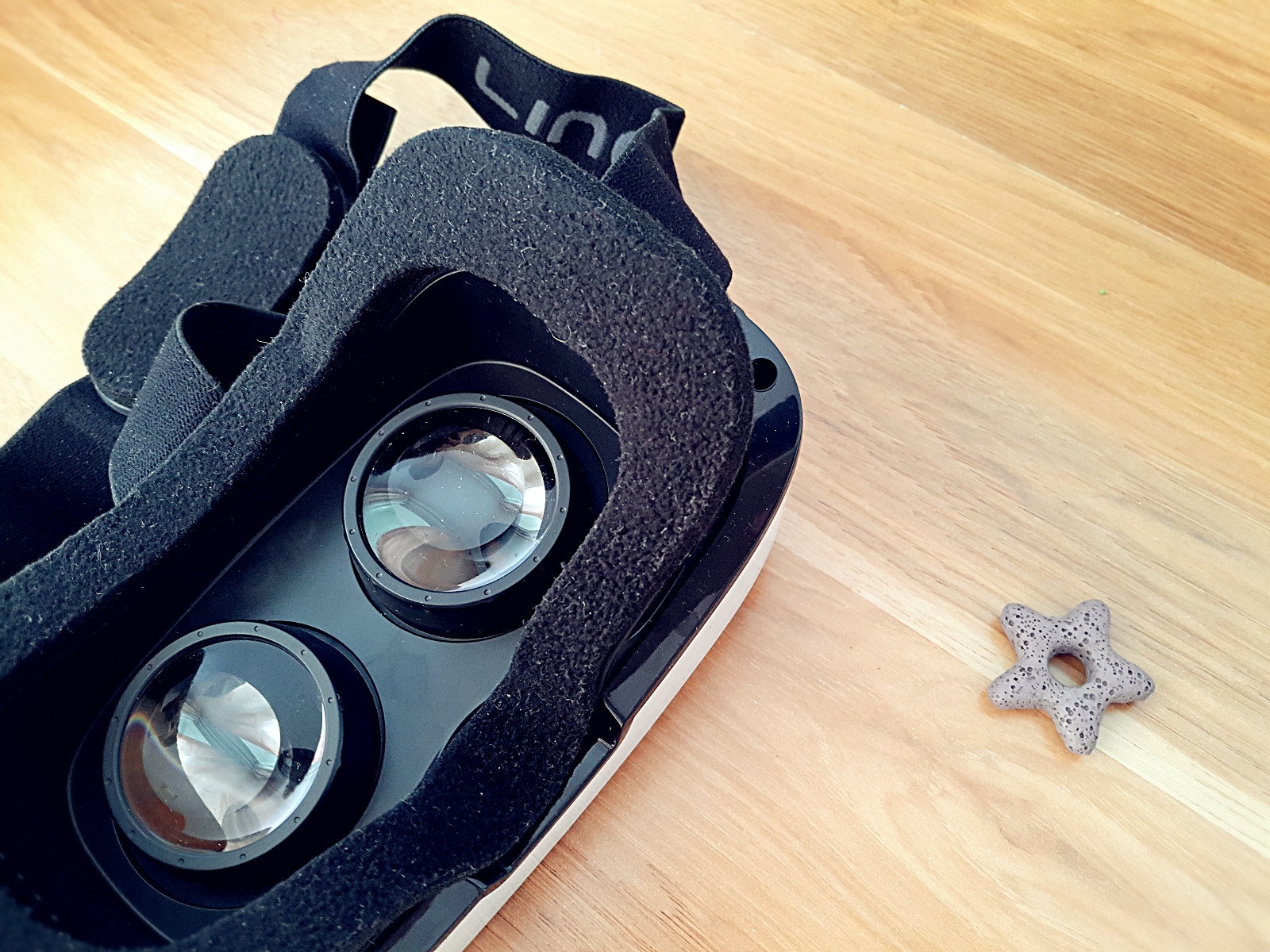 vr眼镜看小视频可以身临其境嘛,普通vr眼镜看手机上的视频效果