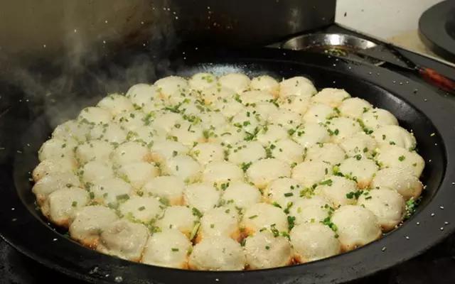 在南京吃两笼屉包子,在南京吃蟹黄汤包原声视频