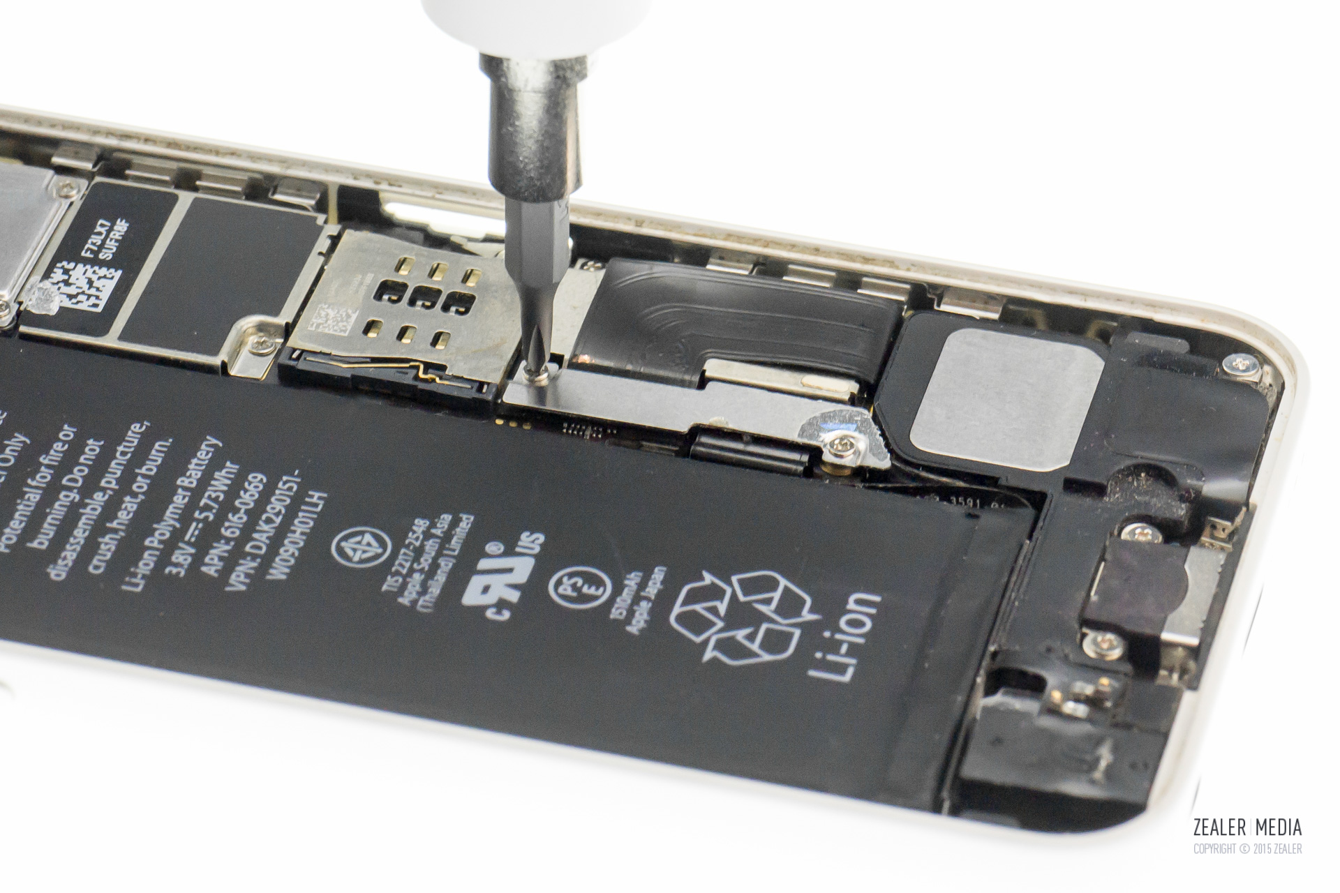 拆修iphone手机,苹果5c换后壳