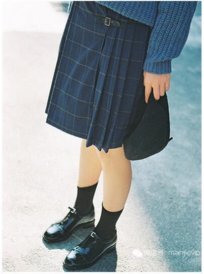 时尚的着装让人耳目一新 (让你拥有一身优雅得体的穿着)