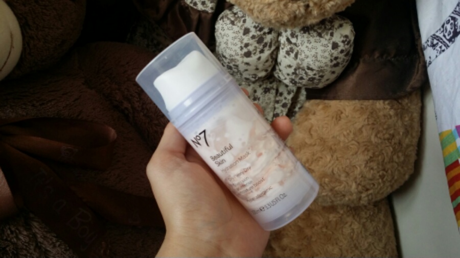 女孩离不开面膜,女孩子离不开护肤品