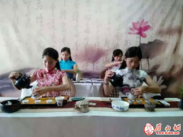 酒太烈，烟伤身，只有雅茶刚刚好