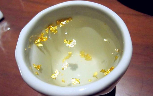 白酒加金箔,白酒里加金箔的规定