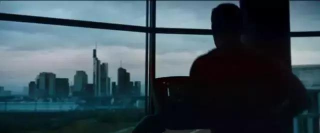 我丝毫不怀疑，这位导演曾来过云南尝过“毒蘑菇”