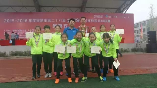 踢足球的孩子最帅,踢足球的孩子好吗