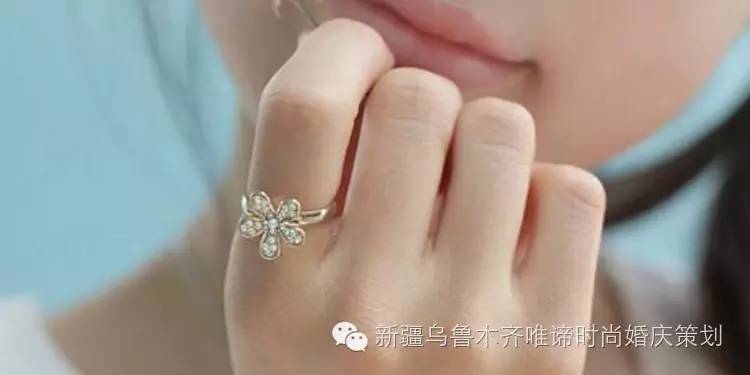 结婚戒指戴哪个手指比较好女生,结婚后的女性戒指应该戴哪个手指