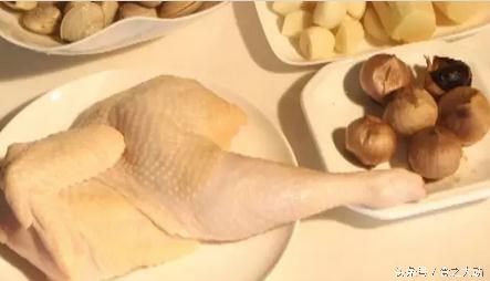 黑蒜炖鸡肉功效,黑椒杏鲍菇炒鸡腿肉