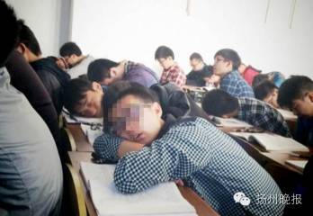 扬州一大学生沉迷网络，一周后网吧找到他，已患上精神病