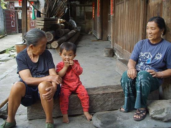 我妈妈气死了我奶奶，我想杀了她，我该怎么办？