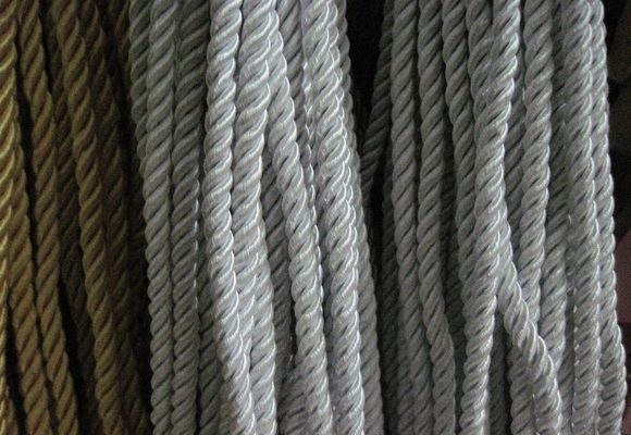 在野外没有绳子怎么做鱼竿,在没有绳子的情况下怎么制作绳索