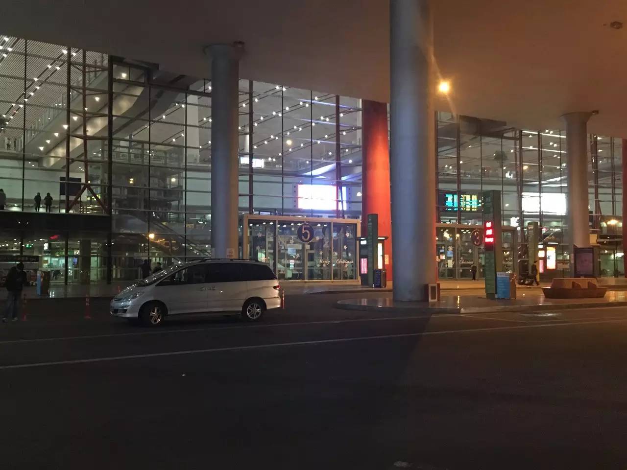 离首都机场近又有地铁站的酒店,首都机场国际航站楼附近宾馆