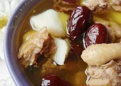 想要灰指甲好的快，吃什么也很重要