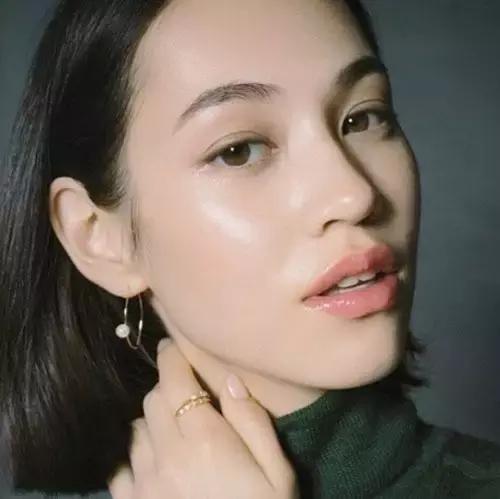 泫雅gd镜面,泫雅同款双c耳钉