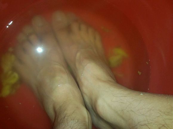 脚臭怎么办教你6个小技巧,脚臭怎么办教你三招除根