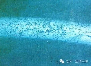 为什么刚买的玉石变色,新买的玉变黄是什么原因