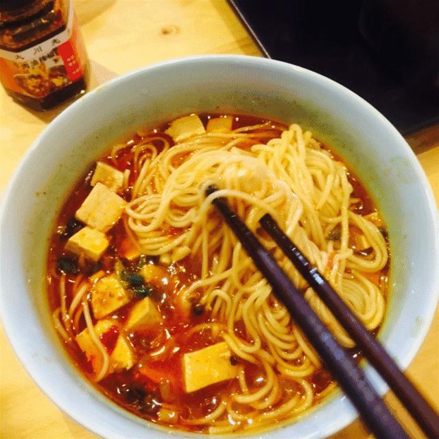 满大街牛肉面哪家最好,满街香重庆小面