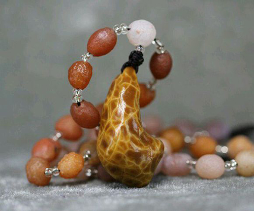 网上的8mm的红玛瑙多少钱一颗,5mm红玛瑙多少钱一粒