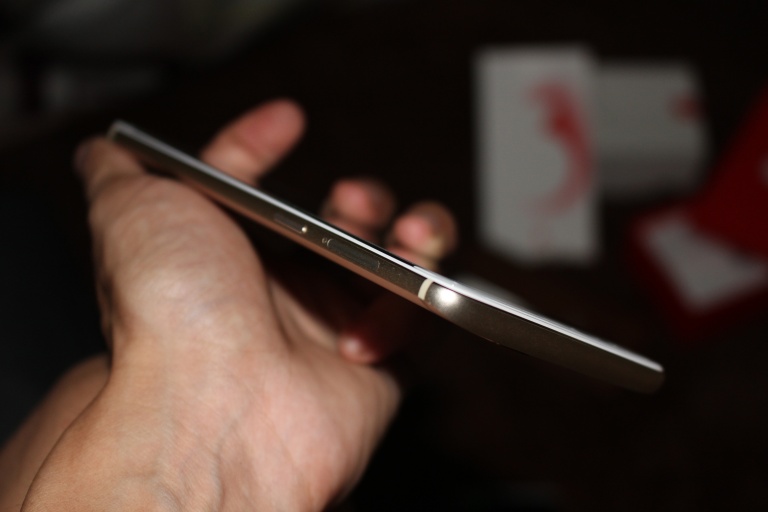 手感最好的手机一加,一加手感