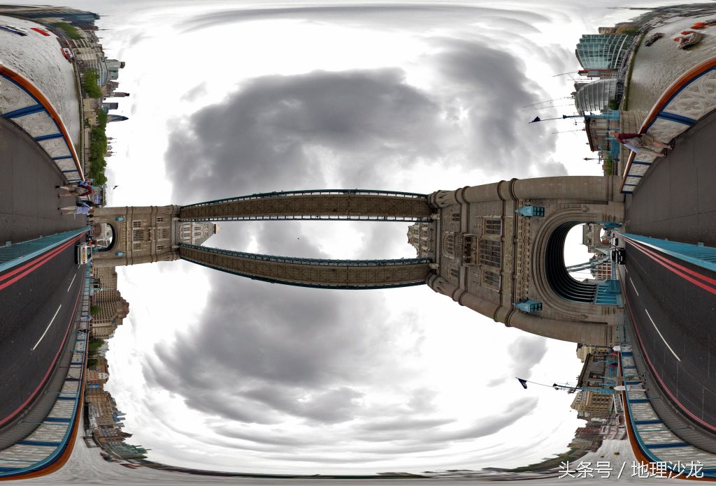 空中看巴黎铁塔,空中看金字塔