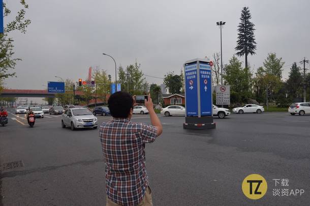 今天满大街的小红点，掀起全成都强迫症的小高潮