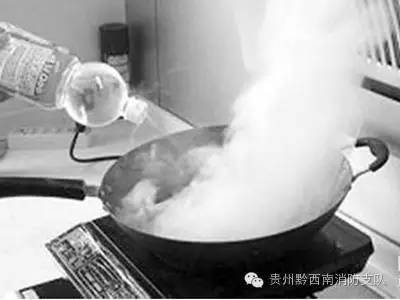 炒菜时油锅着火该怎么处理,炒菜时候油锅起火是什么原因