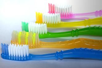 喝可乐牙黄变白的简单方法,可乐加什么可以美白牙齿