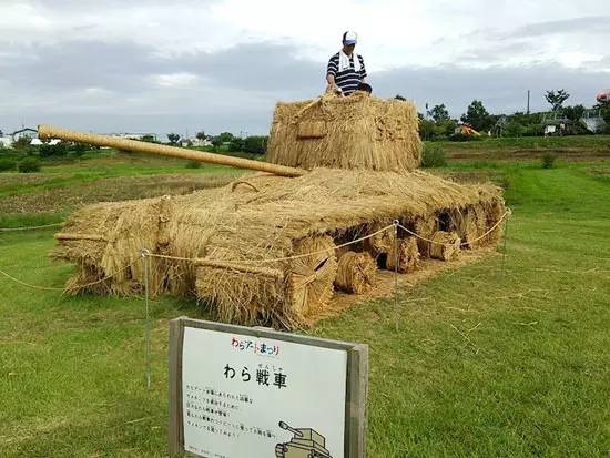 稻草堆也是风景,稻草堆弄成柴火