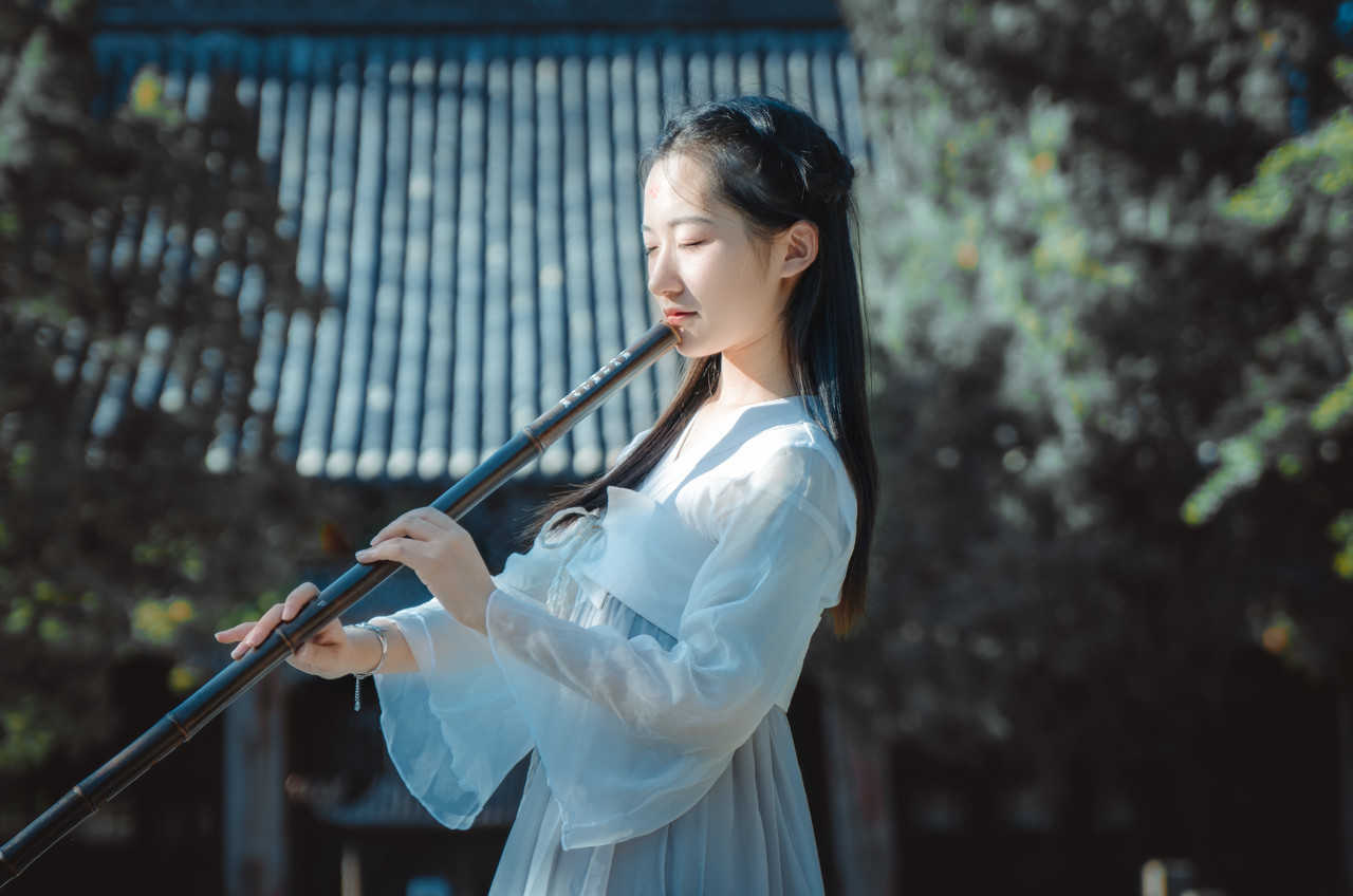 小说：不是当孤儿，就是当花肥，轮到她凭什么穿越就变得这么难？