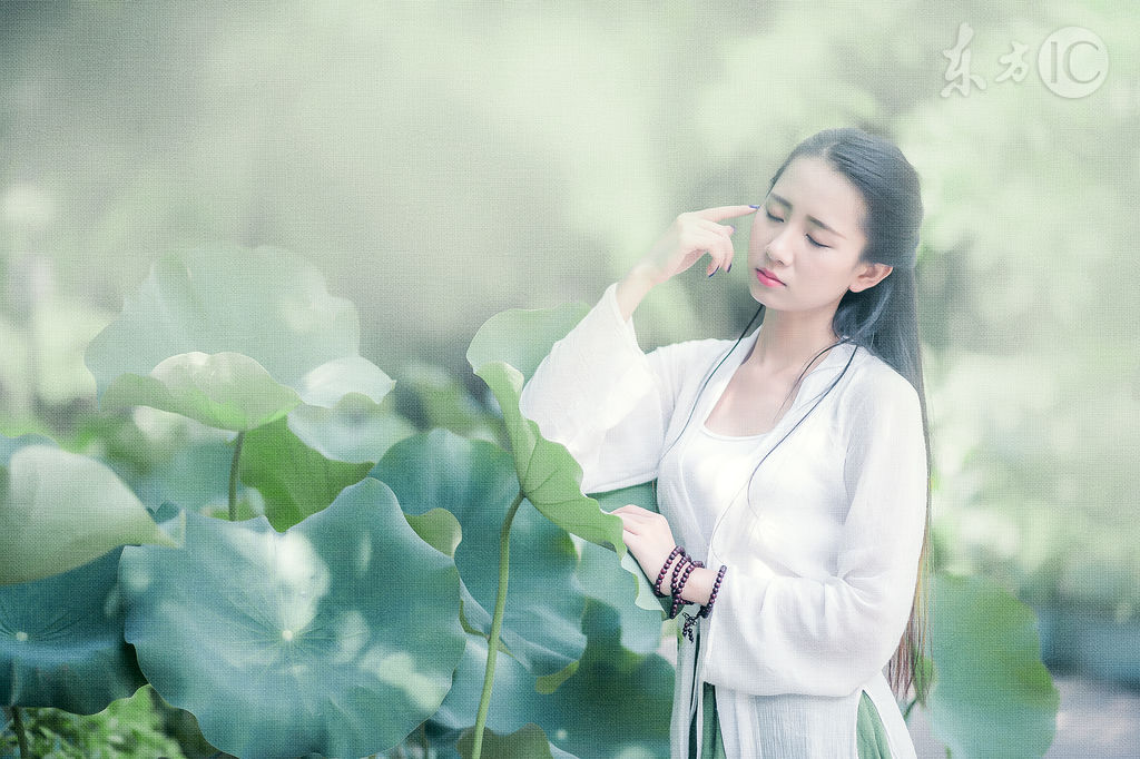 小伙意外得到一把上古诛仙剑,极品剑鞘藏剑海