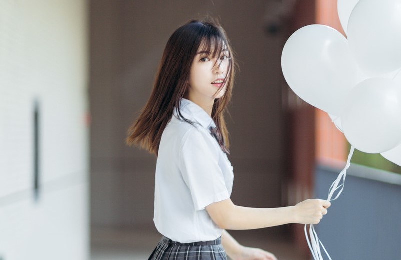 小说：小职工突然拿出划时代的科技，举国震惊，而他竟能穿越时空