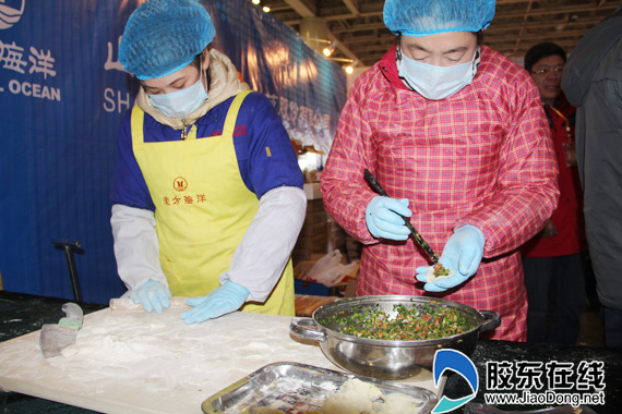 新奇！年货会现场包象拔蚌水饺吸引市民尝鲜