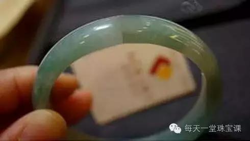 为什么刚买的玉石变色,新买的玉变黄是什么原因