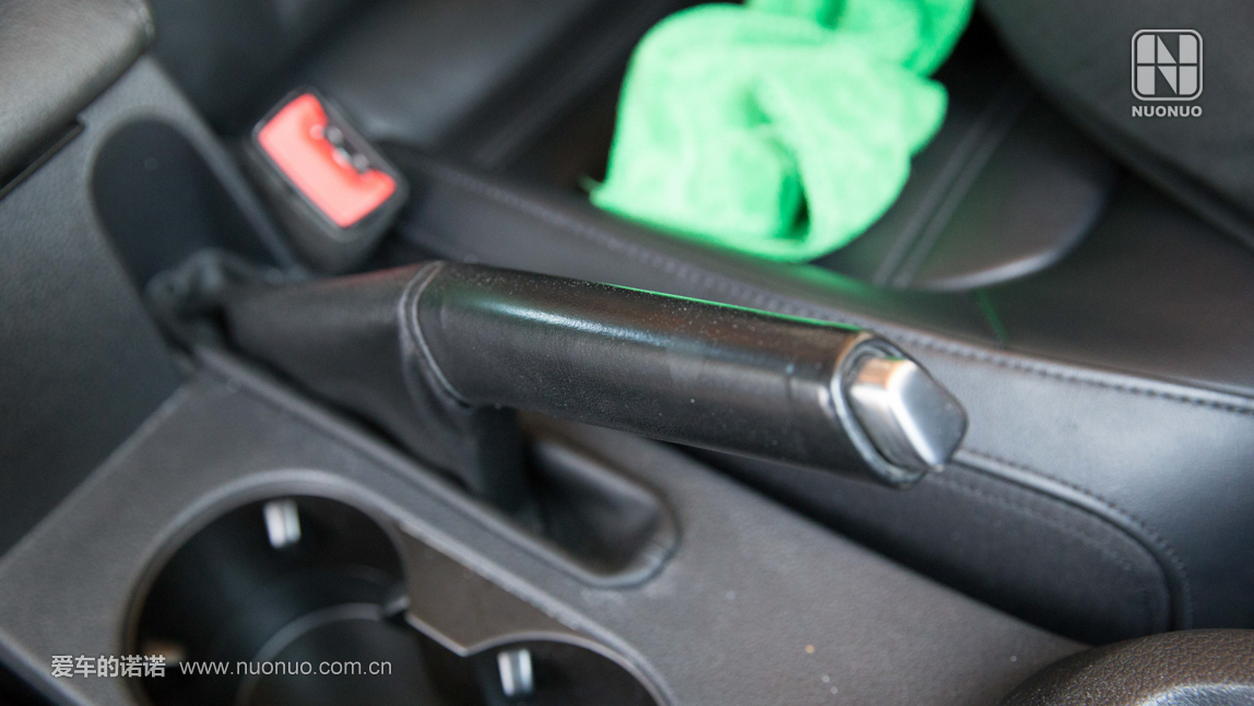 汽车长期停放在室外脏了怎么办,汽车座椅发臭自己可以洗吗