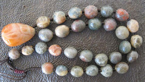 网上的8mm的红玛瑙多少钱一颗,5mm红玛瑙多少钱一粒