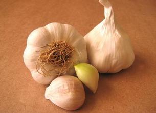 大蒜加什么除异味,炒大蒜搭配点什么更好吃