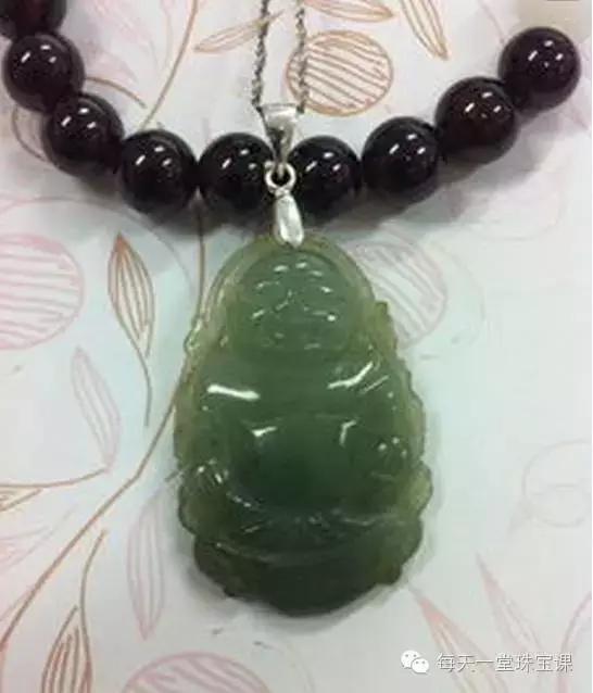 为什么刚买的玉石变色,新买的玉变黄是什么原因