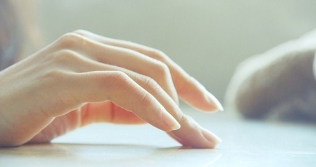 家庭主妇手脱皮什么原因,手秋季脱皮怎么回事