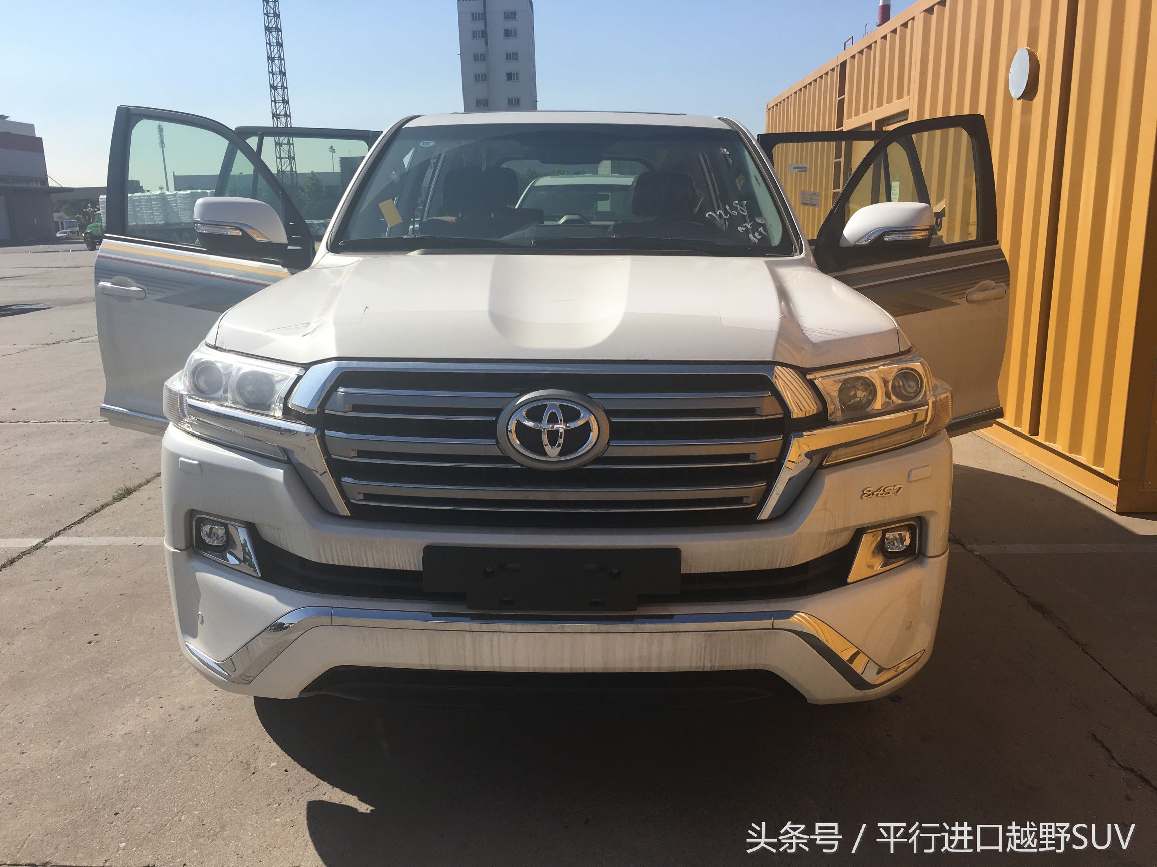 兰德酷路泽和路虎卫士110哪个好,兰德酷路泽2024款越野测试