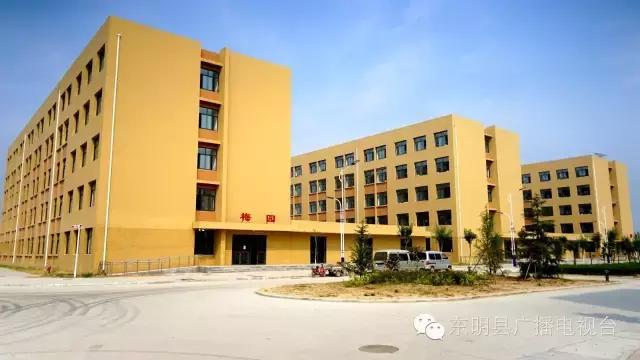 实拍：菏*东泽**明一中新校区！