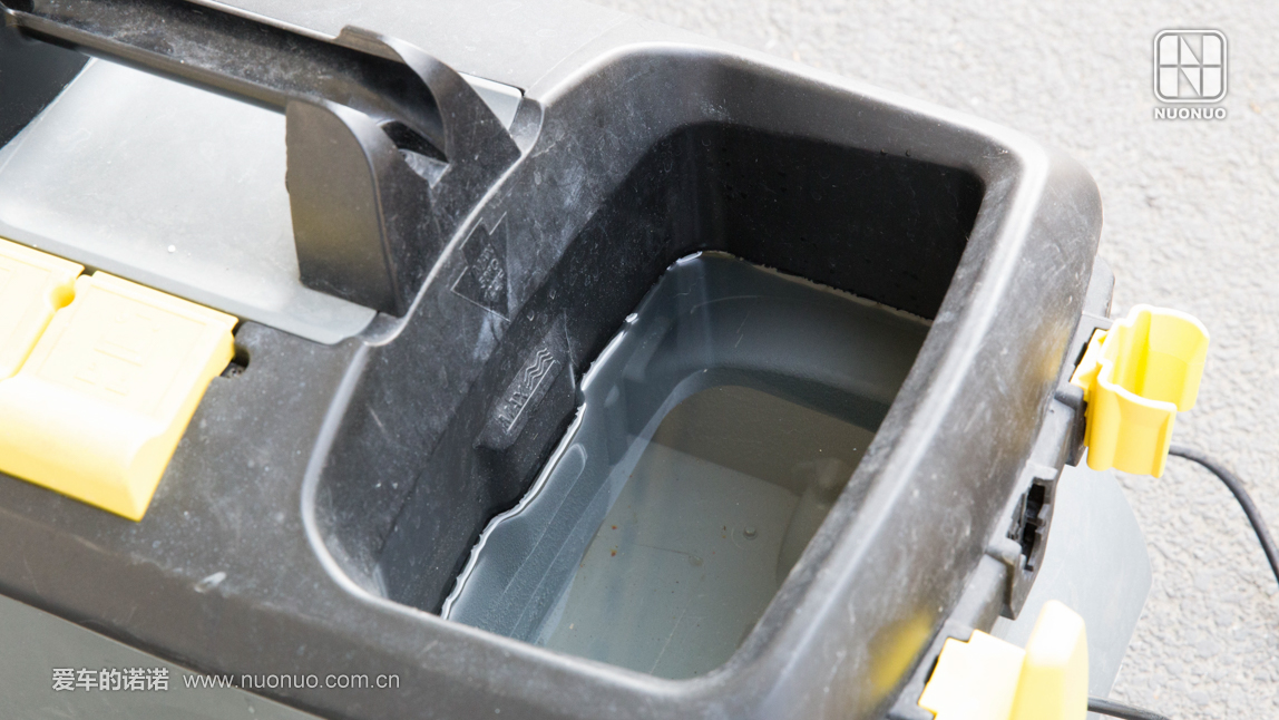 汽车长期停放在室外脏了怎么办,汽车座椅发臭自己可以洗吗