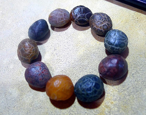 网上的8mm的红玛瑙多少钱一颗,5mm红玛瑙多少钱一粒