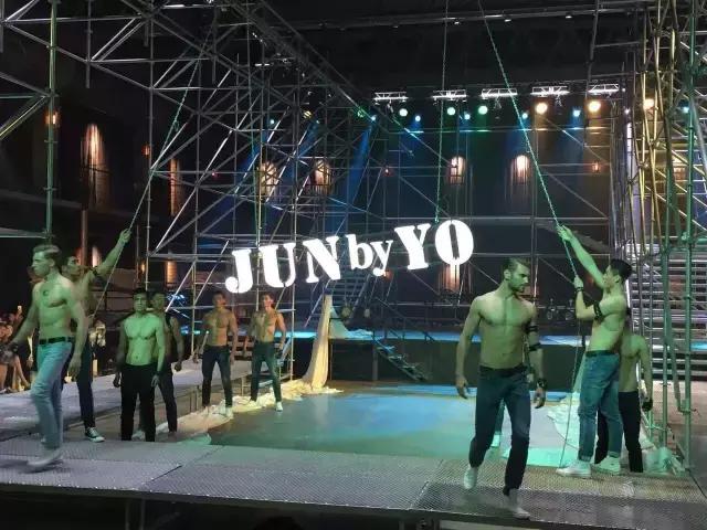 胡军设计服装,胡军时装展