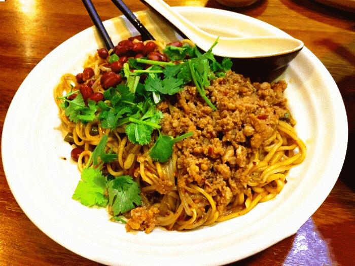 满大街牛肉面哪家最好,满街香重庆小面