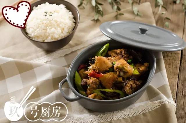 黄焖鸡米饭的做法视频教程,黄焖鸡米饭要怎么吃