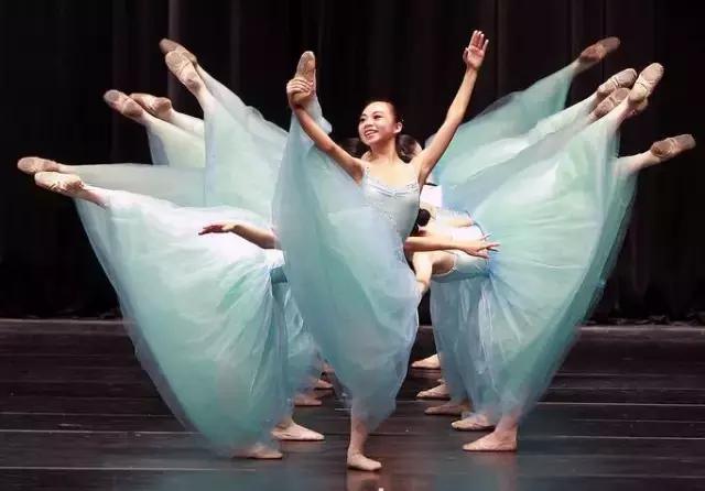 儿童抽动症与精神病的区别,儿童抽动症和自闭症一样吗