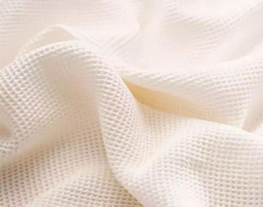 什么材质的衣服不易皱,什么材质的衣服不变形