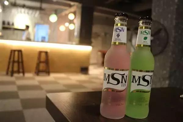 坪石第一家工业风清吧，在这里我可以泡一天。