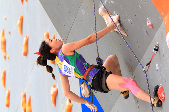 新疆女篮的迪拉娜的最近情况,国家女篮队员迪拉娜个人简历